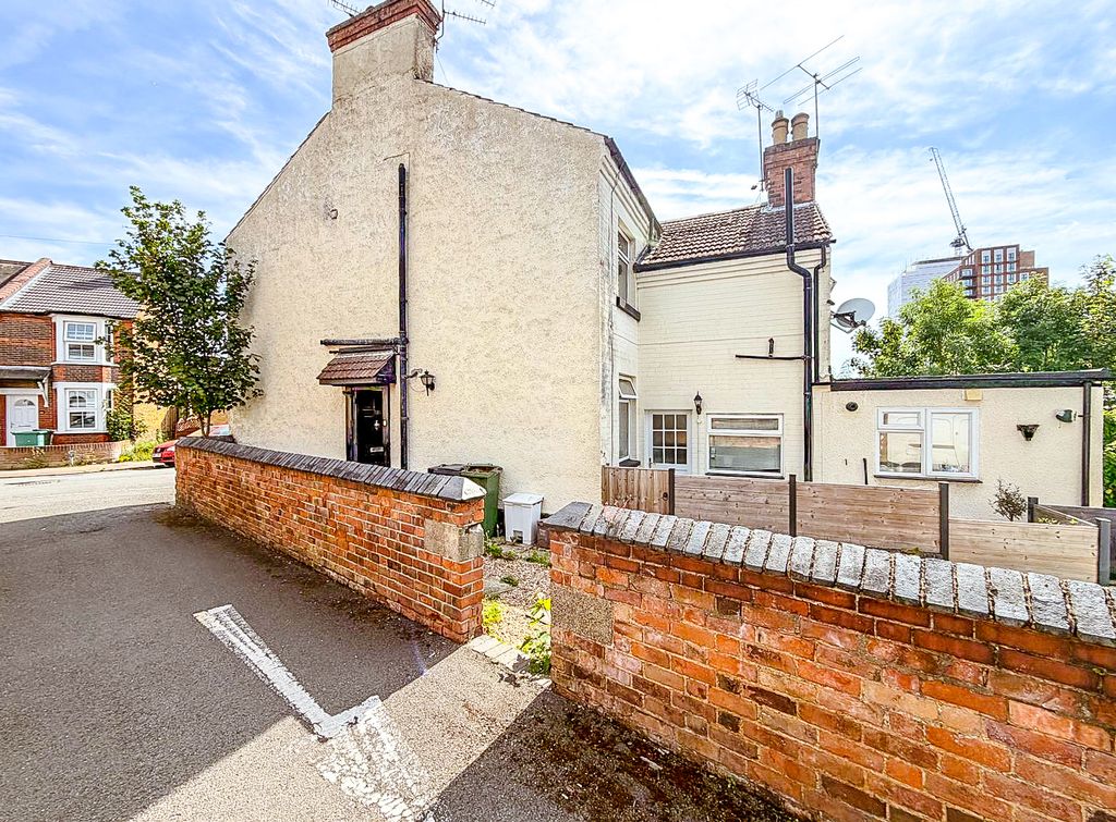 Property photo 1 of 8