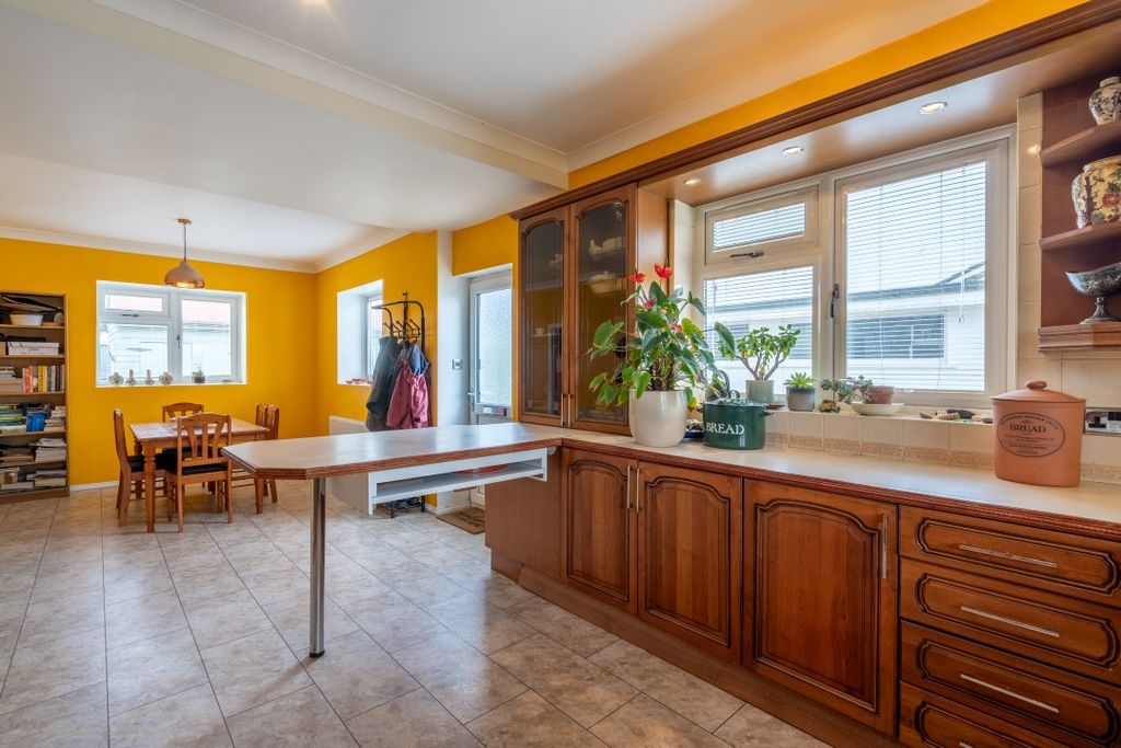 Property photo 3 of 27 CL7