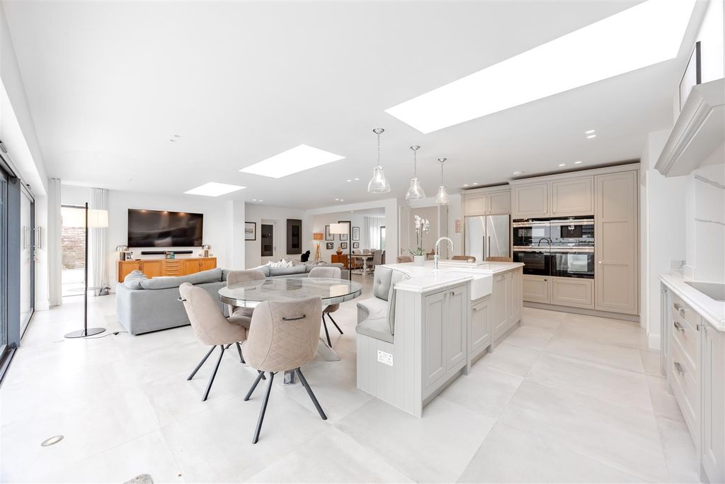 Property photo 3 of 59 Kitchen