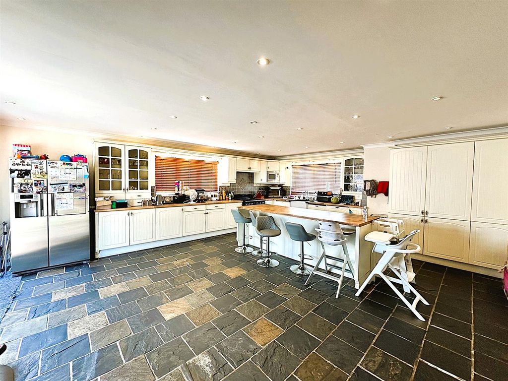 Property photo 2 of 12 8.Jpg