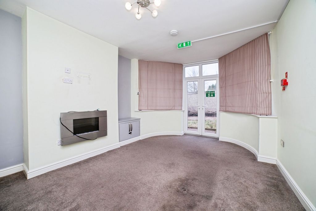Property photo 2 of 31 Pbox-Img.Jpg