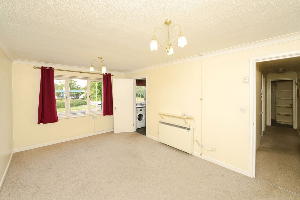 Property photo 3 of 11 Lounge