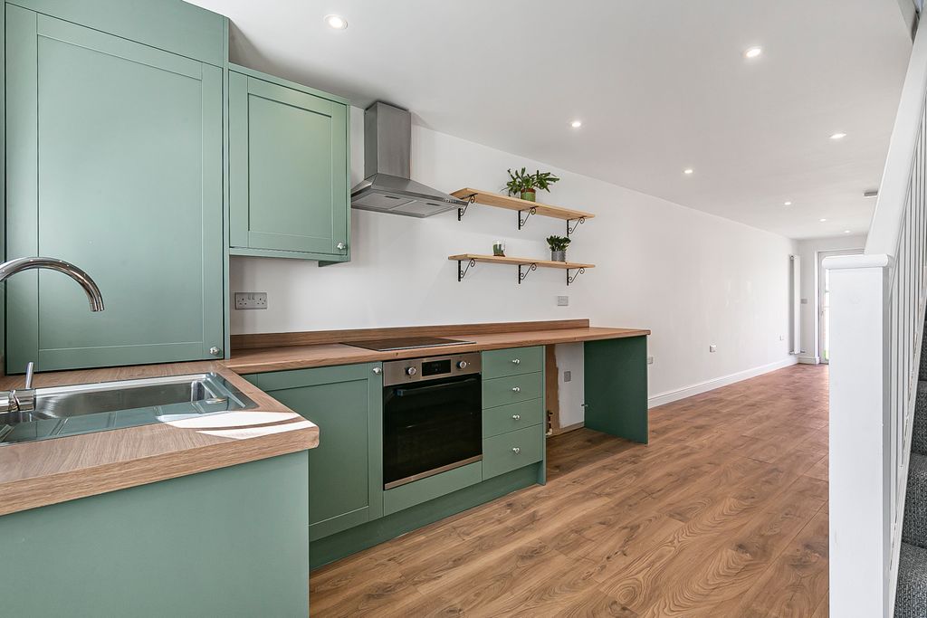 Property photo 2 of 12 549454