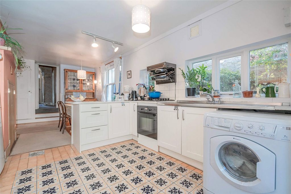 Property photo 3 of 29 Kitchen E