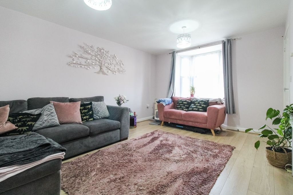 Property photo 3 of 8