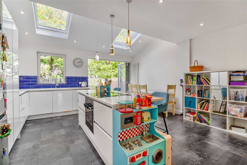 Property photo 1 of 16 Picture No. 18