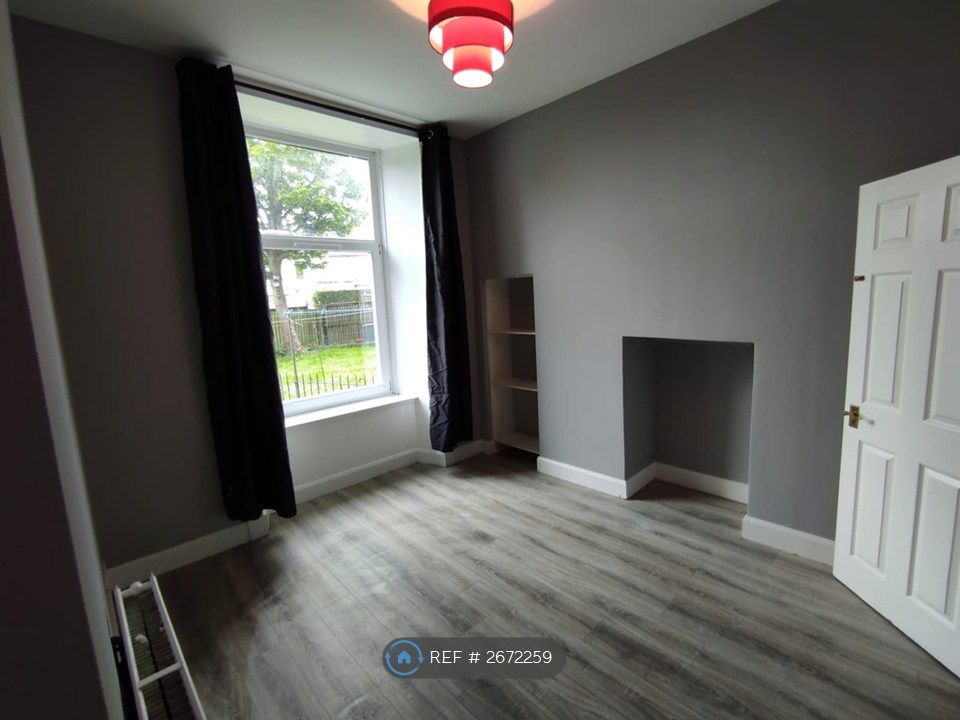 Property photo 3 of 9 Main Bedroom