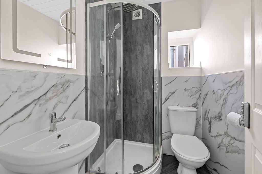 Property photo 3 of 7 0043