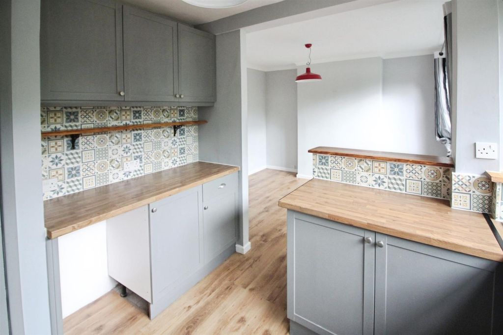 Property photo 3 of 18 Kitchen