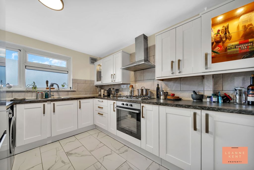 Property photo 3 of 25