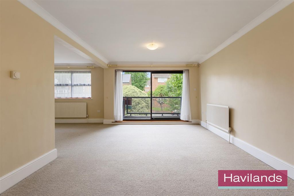 Property photo 2 of 12 Ashwood Lodge-7.Jpg