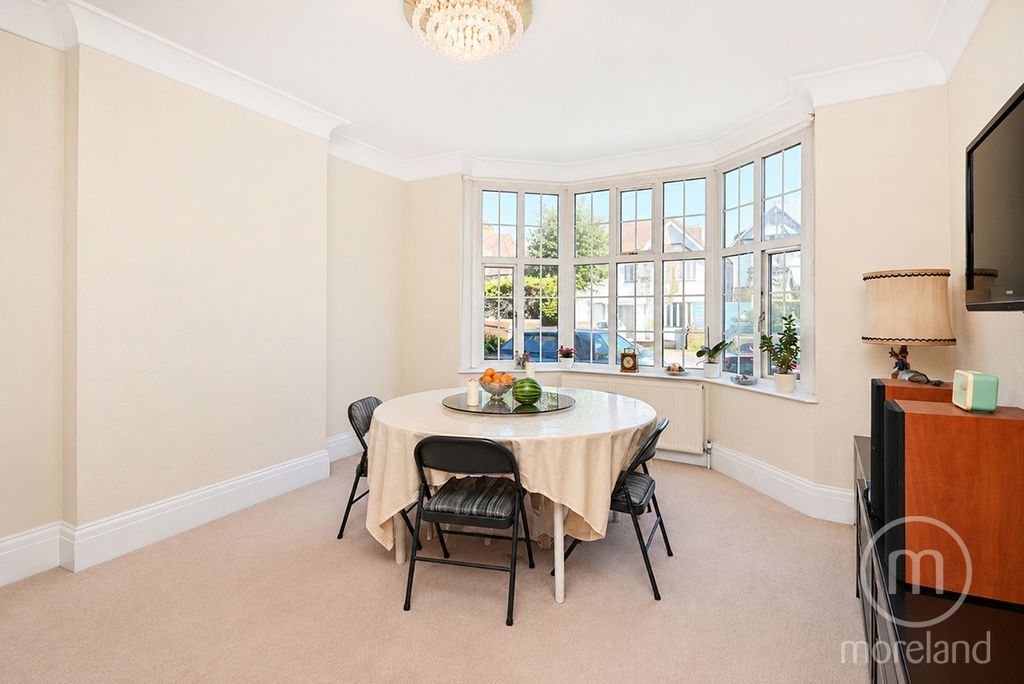 Property photo 3 of 14 5565294