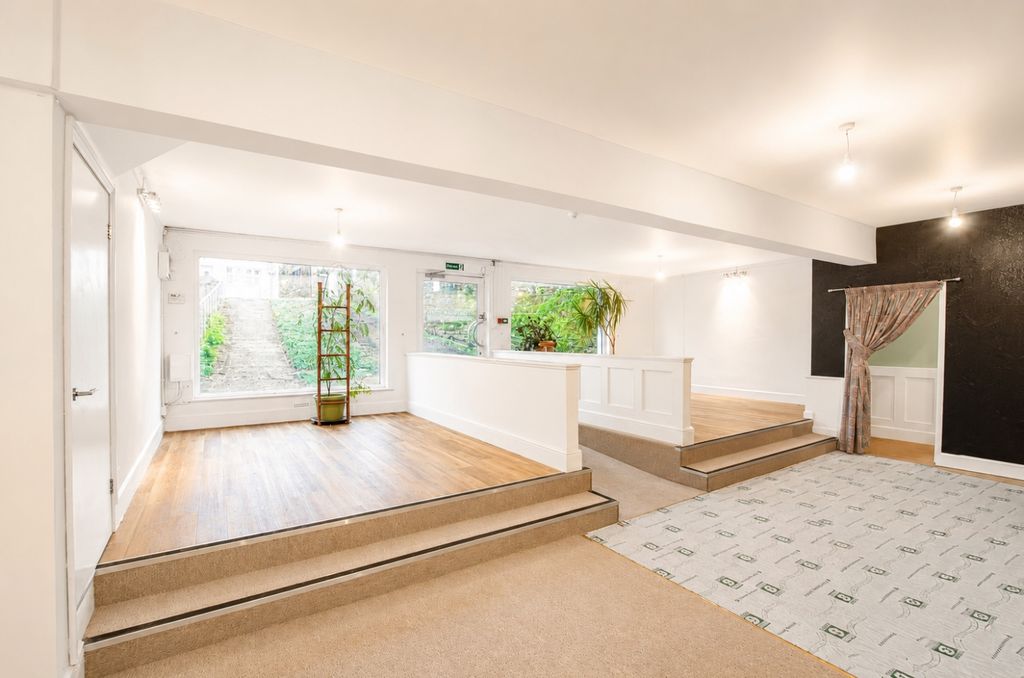 Property photo 2 of 14 c5F6673E-c6c8-424F-A359-0622Fe8877d6