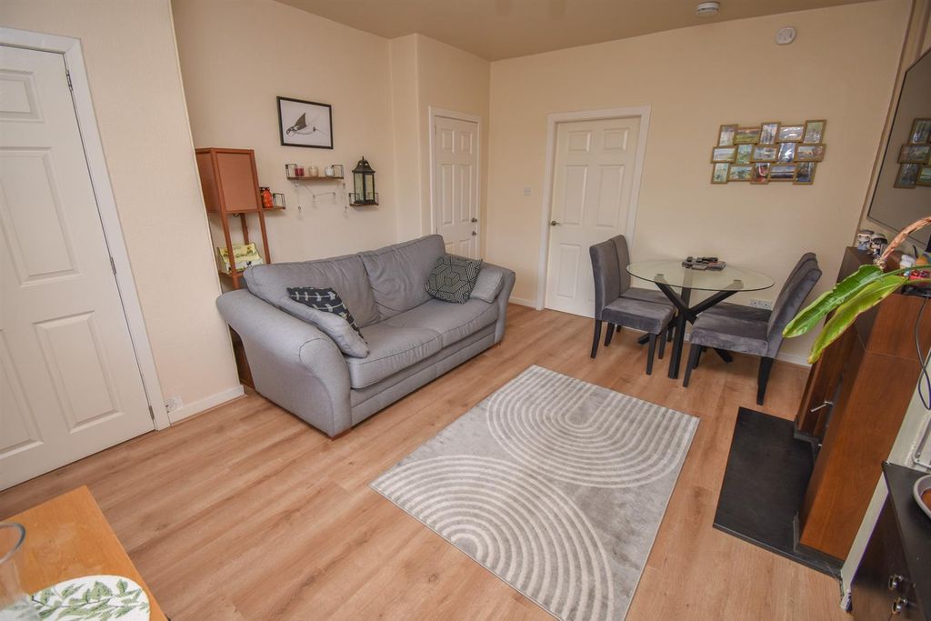 Property photo 2 of 18 Lounge (2)-2.Jpg