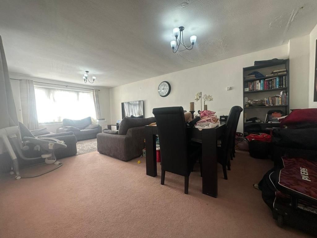 Property photo 3 of 10 Dining Room