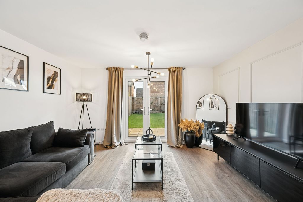 Property photo 2 of 25 Lounge