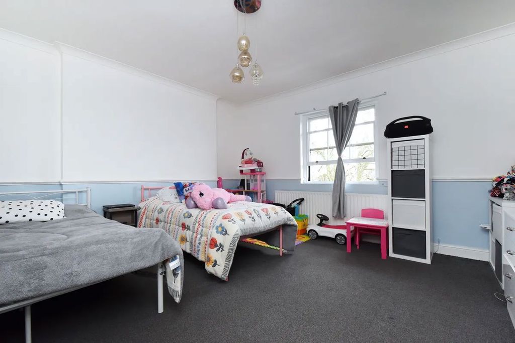 Property photo 3 of 6