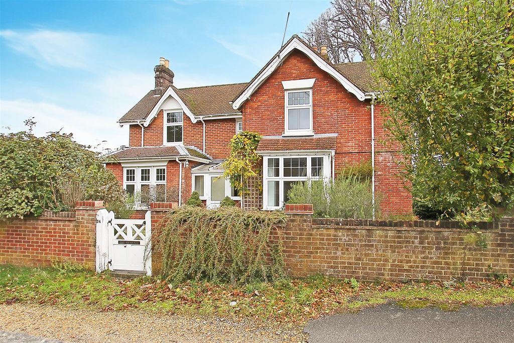 Property photo 1 of 33 Vicarage Dewlands Way Ph6.Jpg