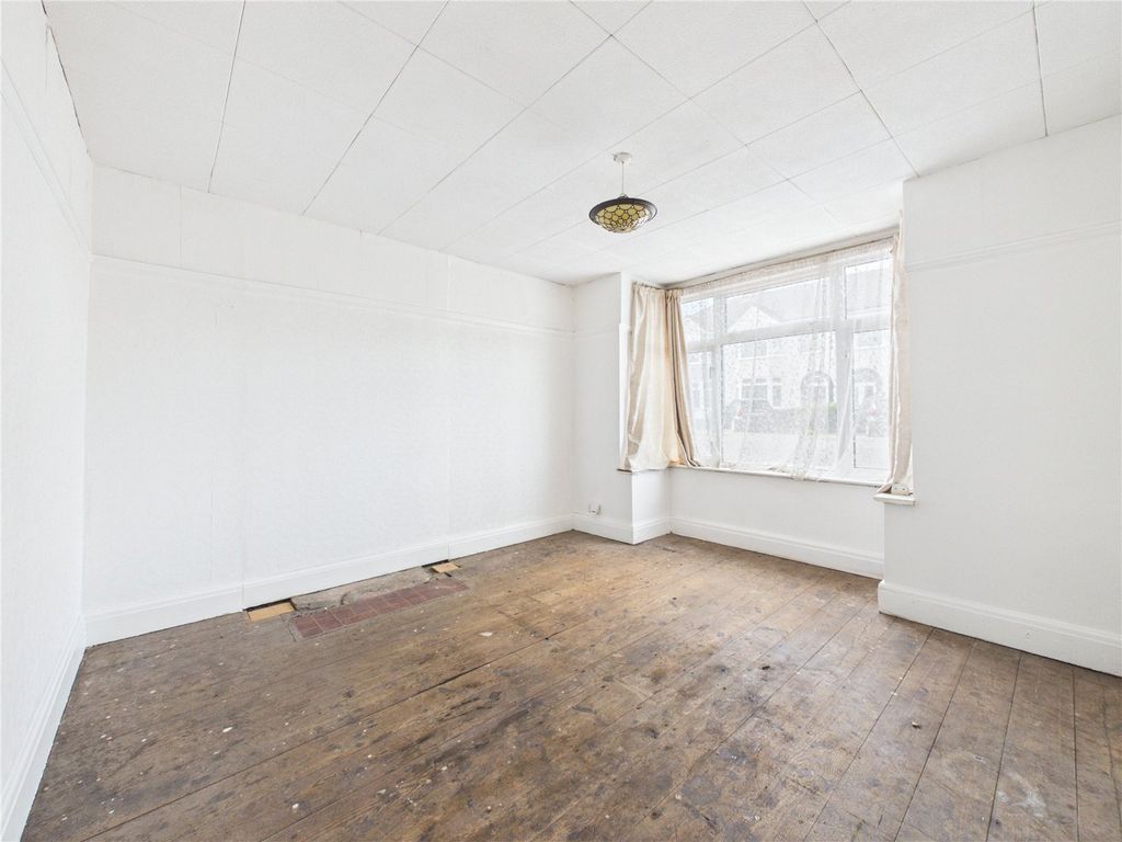Property photo 2 of 17 Picture No. 27