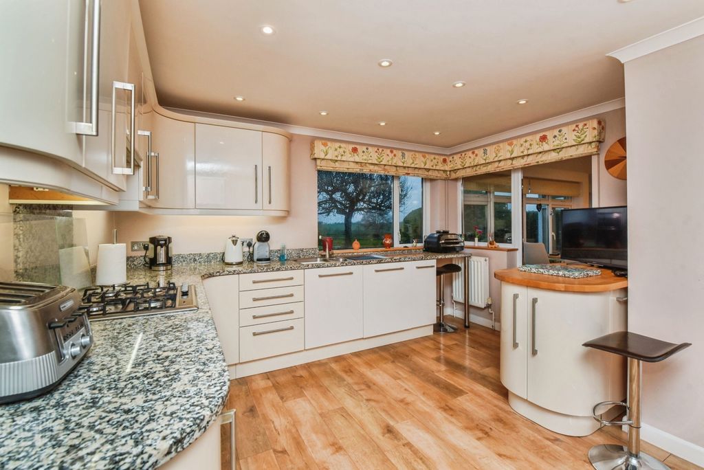 Property photo 3 of 18 Pbox-Img.Jpg