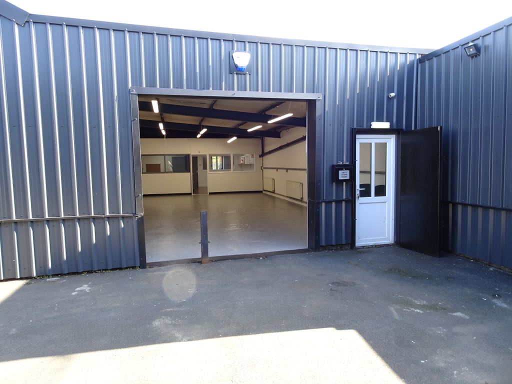 Property photo 2 of 7 Entrance 
