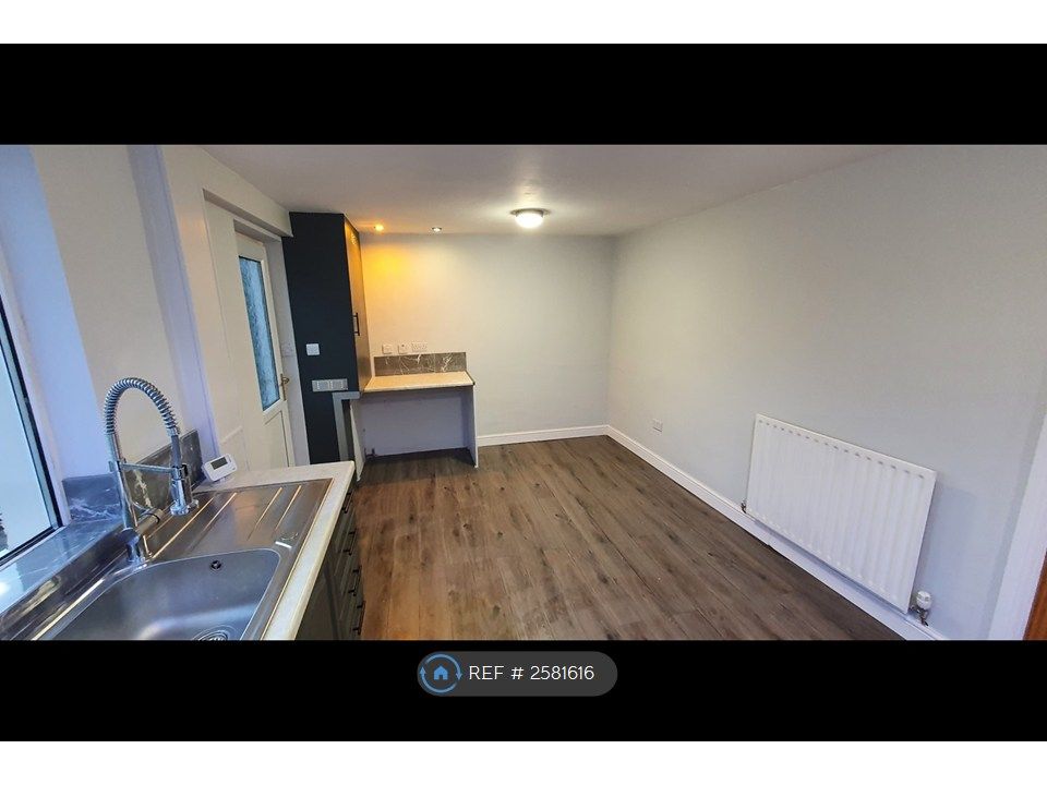 Property photo 3 of 19 Kitchendiner