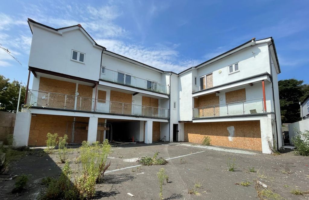 Property photo 1 of 2