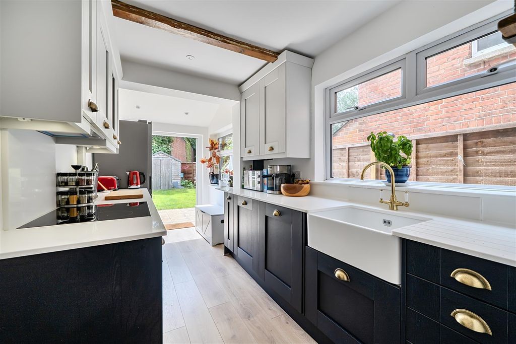 Property photo 3 of 21 1466980-14-6A0ee0280d6B1.Jpg