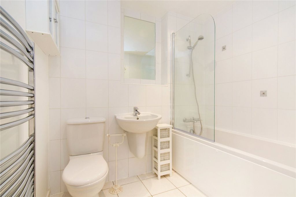 Property photo 3 of 10 Bathroom