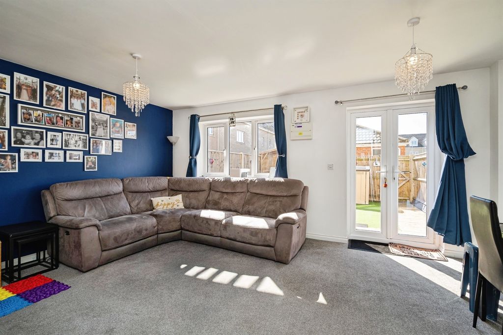 Property photo 3 of 18