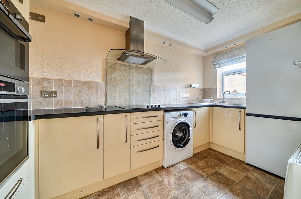 Property photo 2 of 21 1410177-4-6985d88...