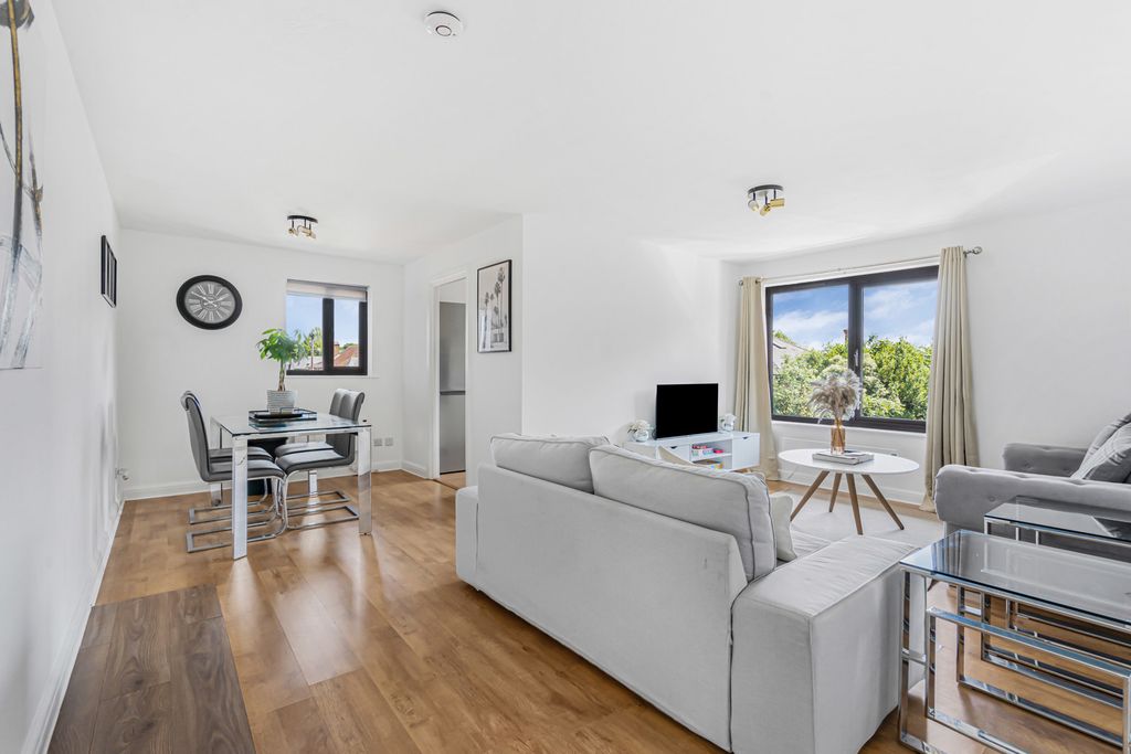 Property photo 2 of 12 6_85390