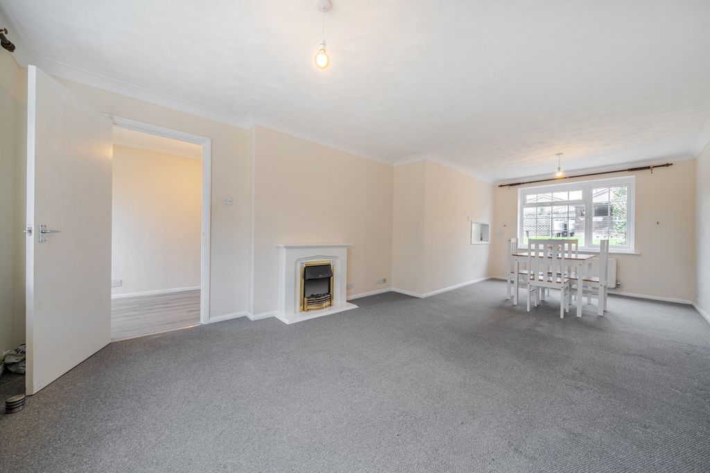 Property photo 3 of 23 1393202-16-69400B...