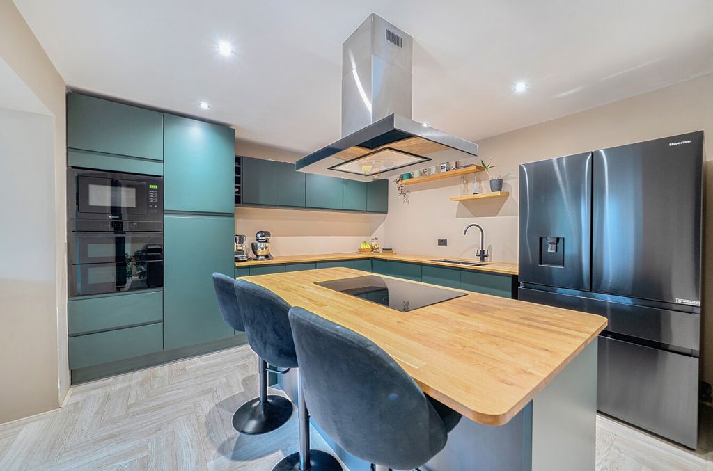 Property photo 3 of 21 1400091-1-6966306...