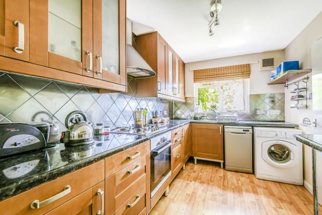 Property photo 3 of 10 Kitchen