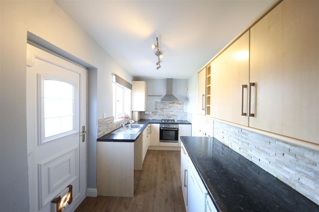 Property photo 3 of 9 Kitchen