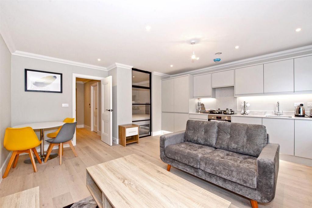 Property photo 2 of 8 4_St_Marks_House_4.Jpg