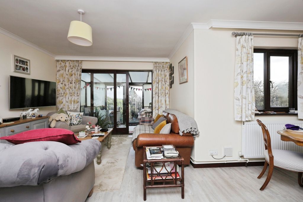 Property photo 2 of 17 Pbox-Img.Jpg