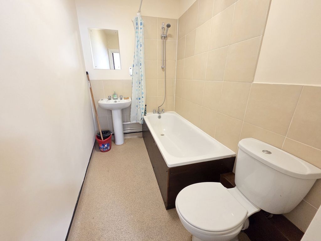 Property photo 3 of 8 En Suite