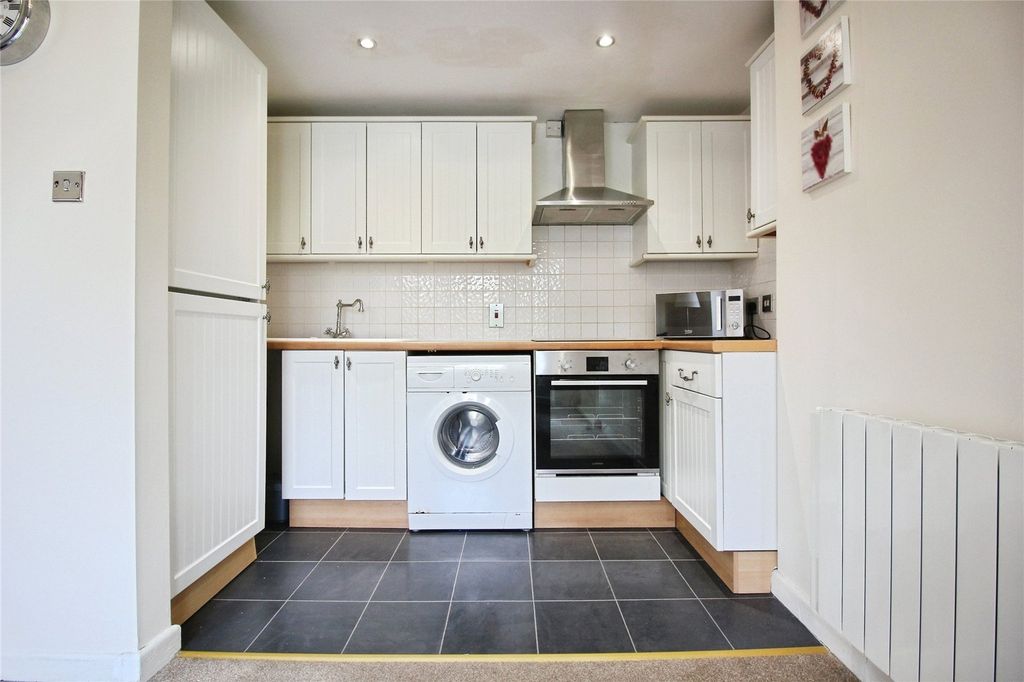 Property photo 2 of 8 Picture No. 15