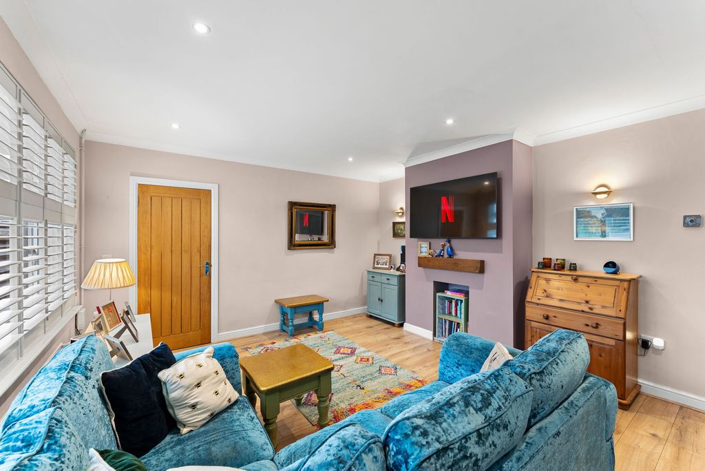 Property photo 2 of 19