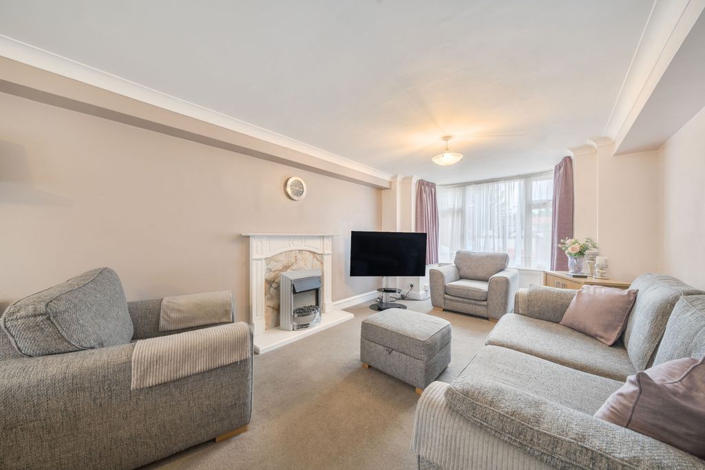 Property photo 2 of 20 1295839-16-682d92...