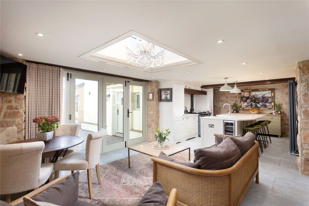 Property photo 2 of 33 Kitchen Diner