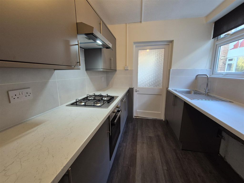 Property photo 2 of 14 Kitchen