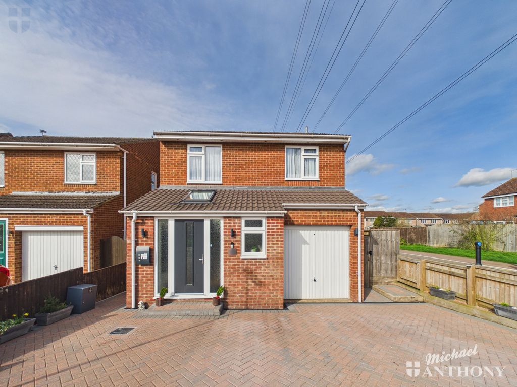 Property photo 1 of 18 Cam03218G0-Pr0941-Still015