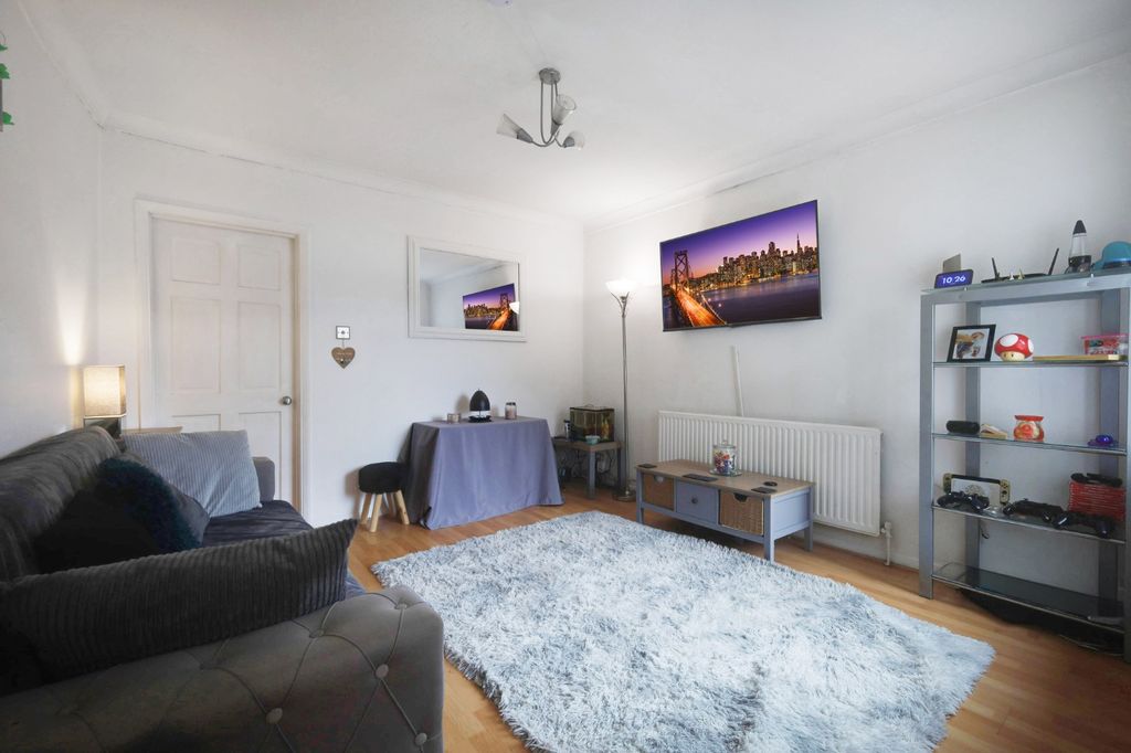 Property photo 1 of 10 4985780