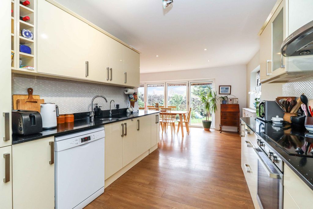 Property photo 3 of 19