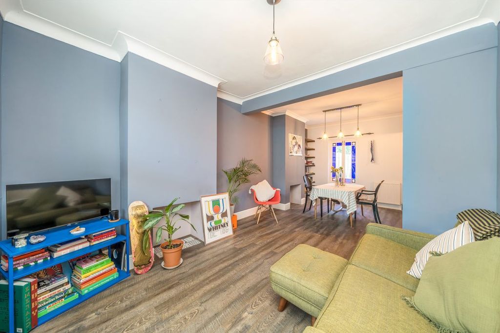 Property photo 2 of 11
