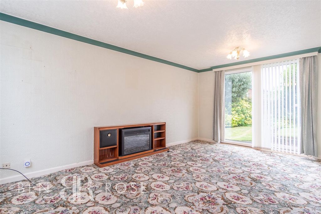 Property photo 3 of 17 Lounge