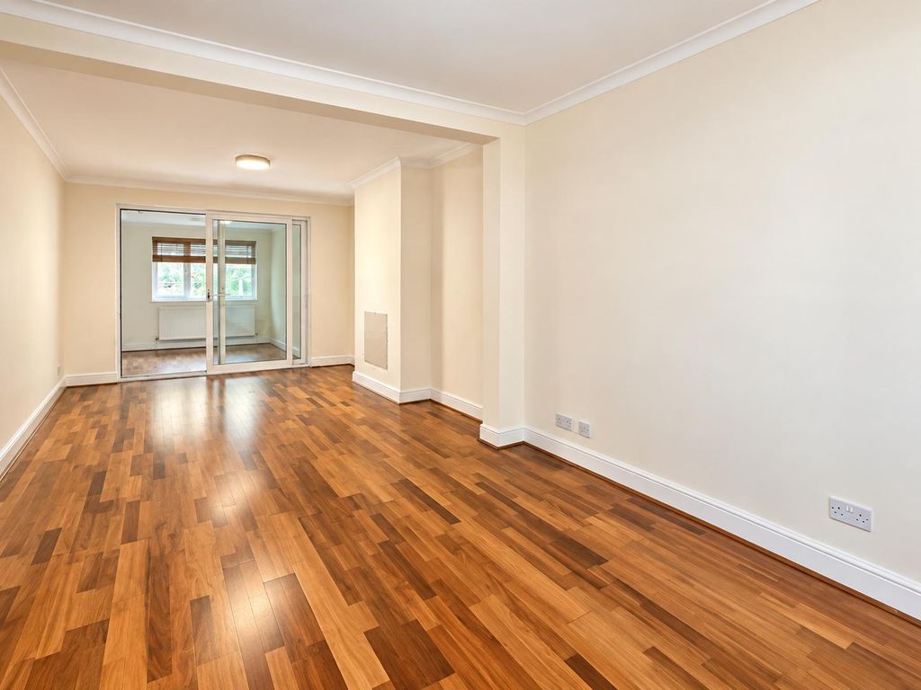 Property photo 2 of 12 Ennismore Avenue, Greenford, Ub6 (4)